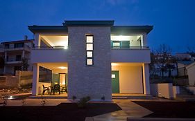 Rooms And Apartments Villa Dama